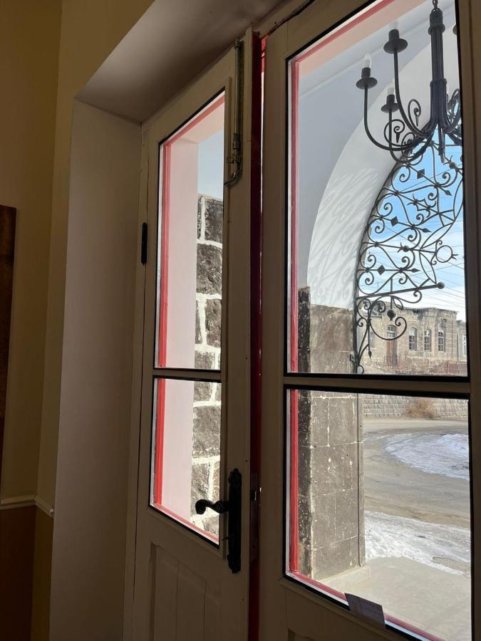 Nur Guest House Гюмри Екстериор снимка