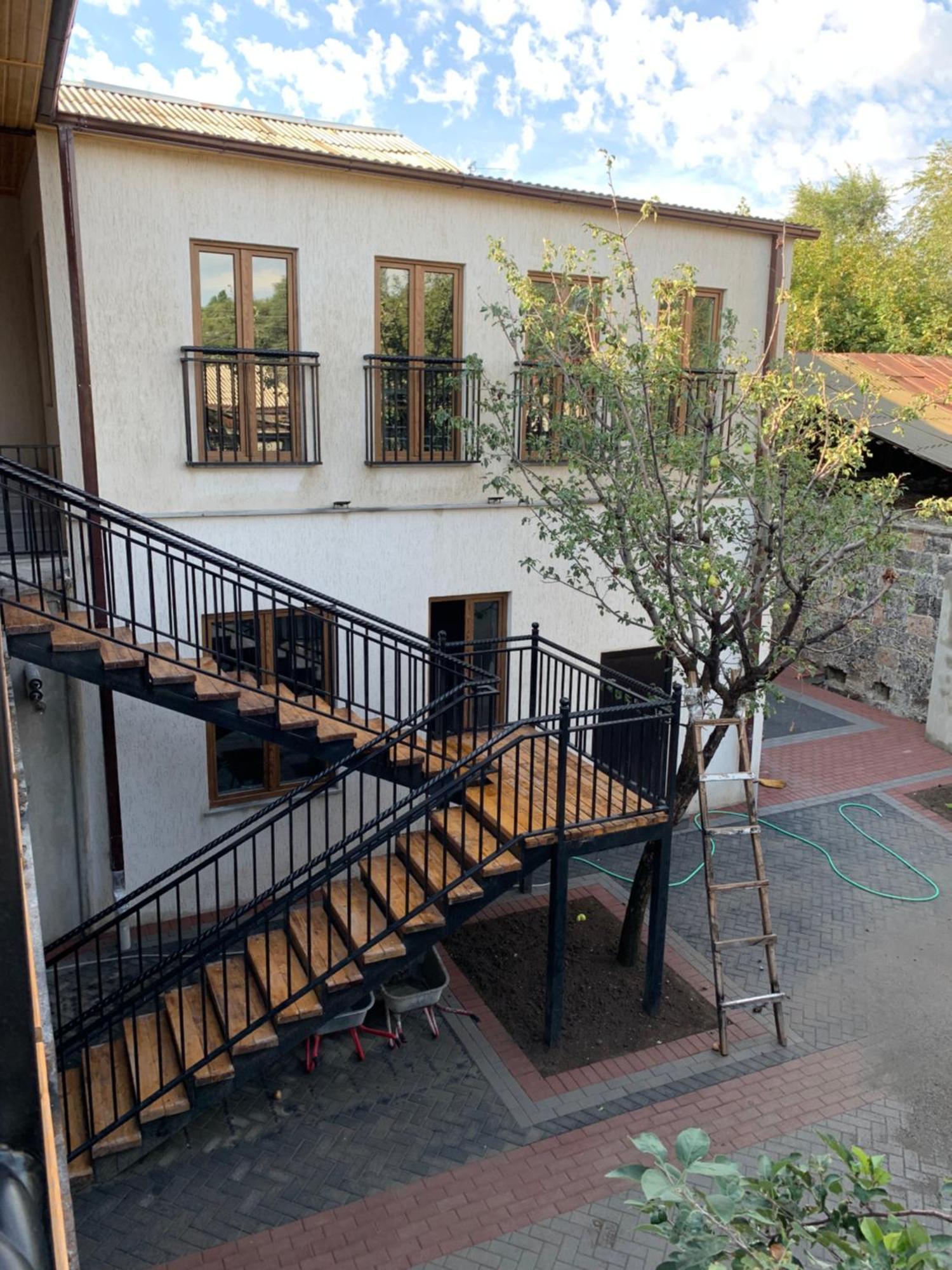 Nur Guest House Гюмри Екстериор снимка